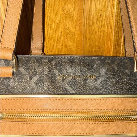 Michael Kors Black and Tan Signature Tote - Picture 2 of 11